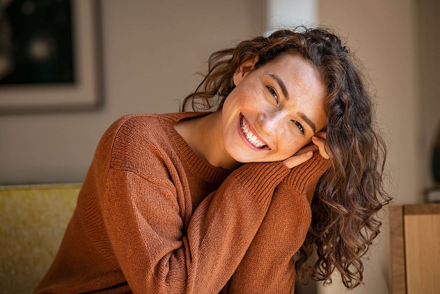 woman after cosmetic dental treatment at odonto dental